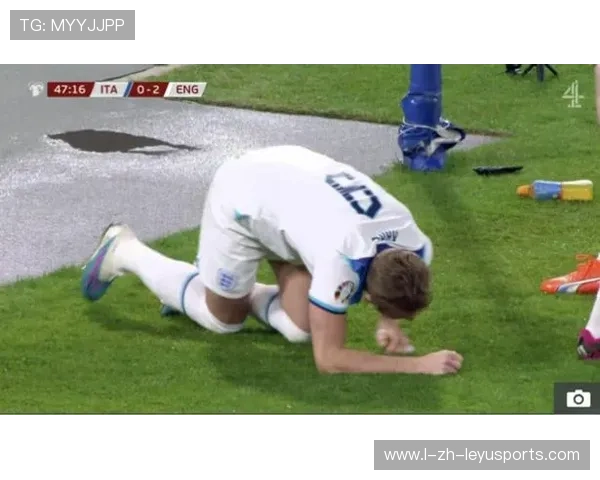 凯恩脚尖借力传球制造反方向突破空间,热刺轻松打入肋部 凯恩脚尖借力传球制造反方向突破空间,热刺轻松打入肋部