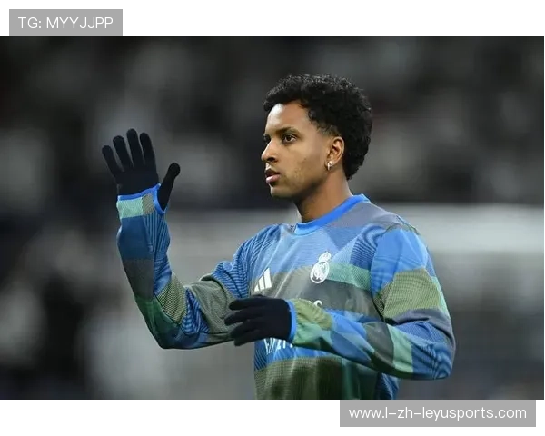 塞维利亚—罗德里戈·埃斯克德罗左脚抽射洞穿网窝 塞维利亚—罗德里戈·埃斯克德罗左脚抽射洞穿网窝